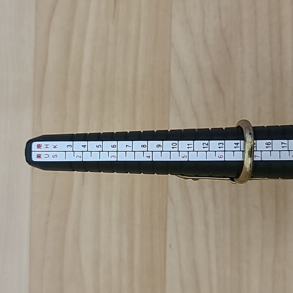 Oversized Unique Unisex Gold/Black Skull Ring - Picture 6 of 6